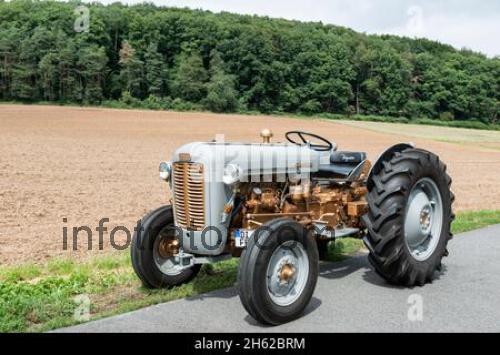Massey Ferguson 1960 avaliação e ficha técnica